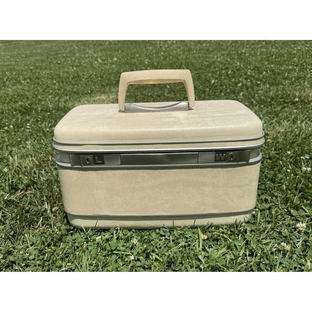 Vintage Samsonite Silhouette 1512 Vanity Train Case Beige Vinyl Locking Makeup